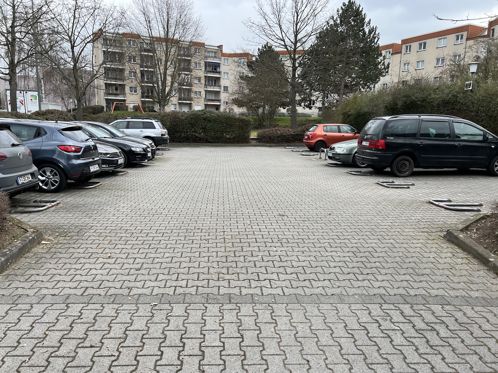 Parkplatz Mumm-v.-Schwarzenstein-Str. 36 - 46