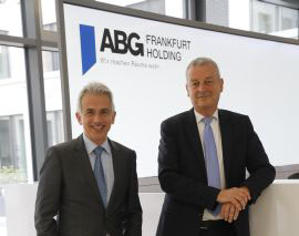 Oberbürgermeister Peter Feldmann und Frank Junker, Vorsitzender der Geschäftsführung ABG FRANKFURT HOLDING  Foto: Maik Reuß/ABG